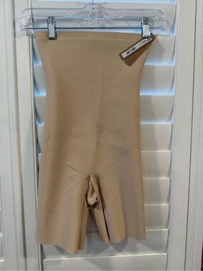 SKIMS Nude Seamless Shapewear Shorts